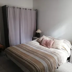 Orange: Pratique Et Idéalement Placé Appartement