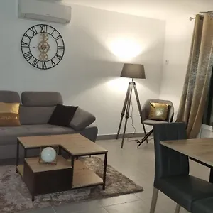 Dans Un Pavillon Appartement